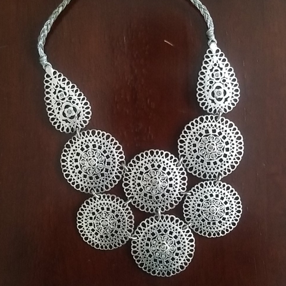 Stella & Dot Medina Bib Necklace